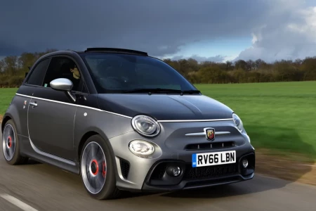 Náhled Abarth 595 Cabrio 1.4 T-Jet 180 Competizione 70th Anniversary Čelní pohled