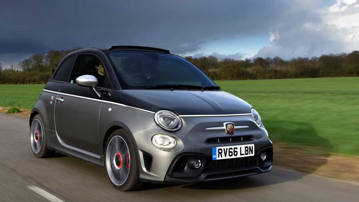 Abarth 595 Cabrio 1.4 T-Jet 145 70th Anniversary Front