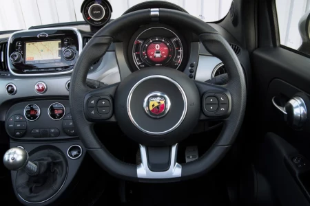 Náhled Abarth 595 Cabrio 1.4 T-Jet 180 Competizione 70th Anniversary Interiér
