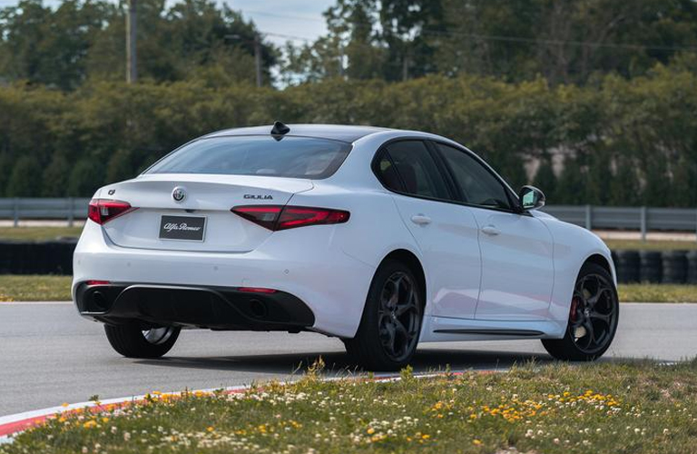 Alfa Romeo Giulia 2.0T 200hp TI Zadní pohled