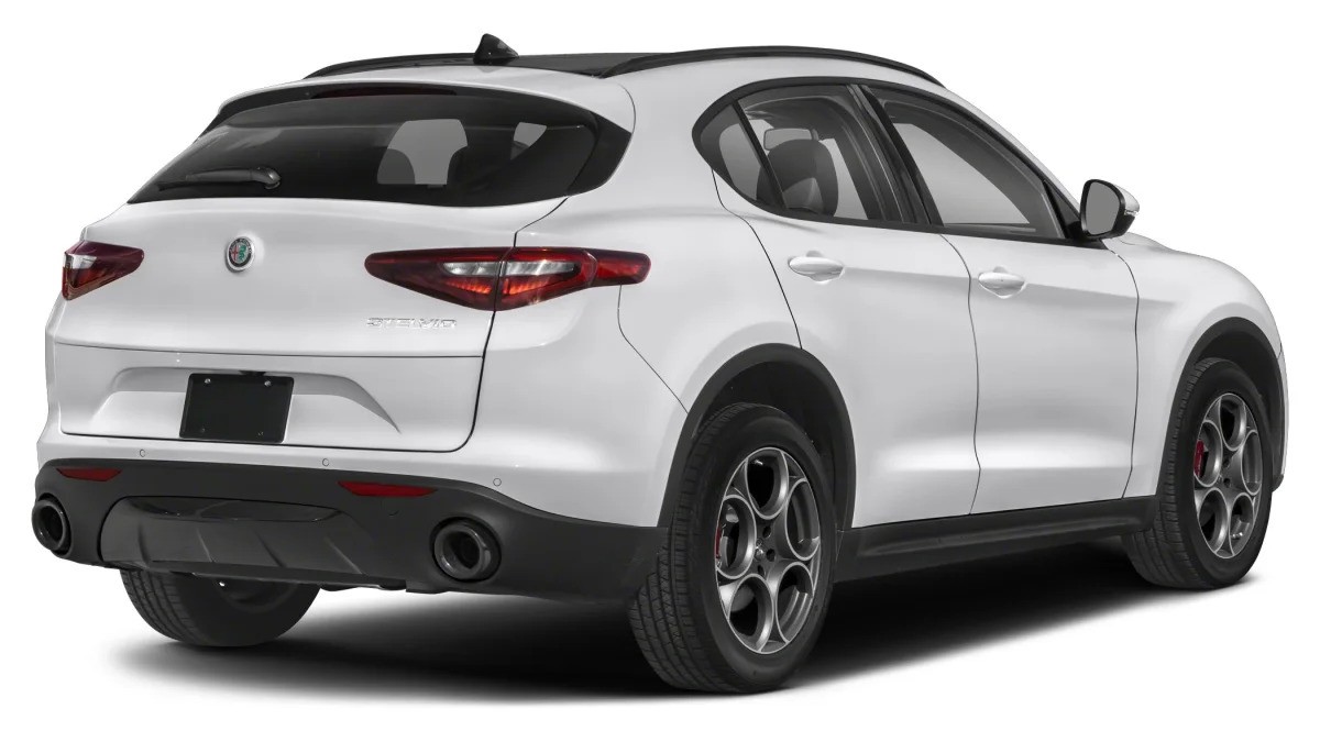 Alfa Romeo Stelvio 2.2 JTD 190hp Sprint Zadní pohled