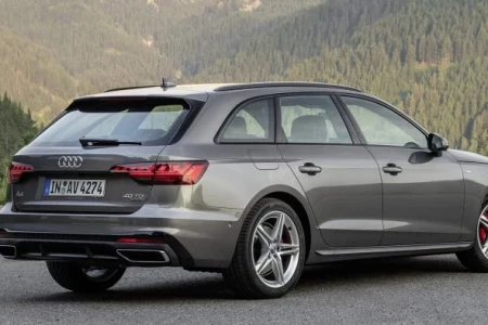 Miniaturansicht von Audi A4 Avant 45 TFSI Quattro Business Edition Rückansicht