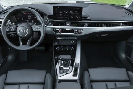 Miniaturansicht von Audi A4 40 TFSI Quattro S Edition Innere