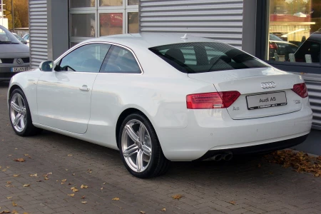 Miniaturansicht von Audi A5 Coupe 40 TFSI Quattro Business Edition Rückansicht