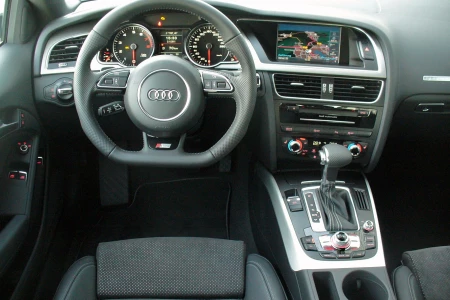 Miniaturansicht von Audi A5 Coupe 40 TFSI Quattro Business Edition Innere
