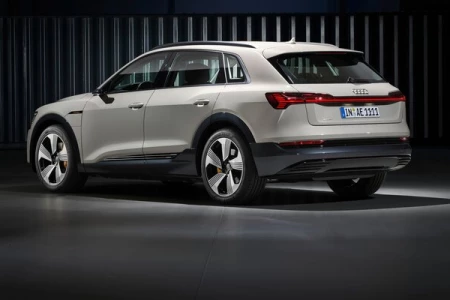 Miniaturansicht von Audi E-tron 50 Quattro S Edition Rückansicht