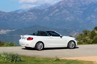 Miniaturansicht von BMW 230i Cabrio Rückansicht