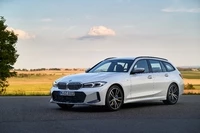 Náhled BMW 330d XDrive Touring Čelní pohled