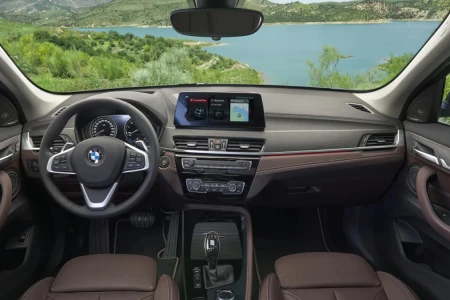 Miniaturansicht von BMW X1 XDrive25e Innere