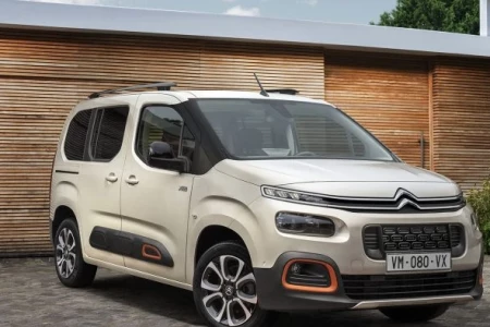 Náhled Citroen Berlingo PureTech 130 Shine Čelní pohled