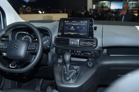 Náhled Citroen Berlingo PureTech 130 Shine Interiér