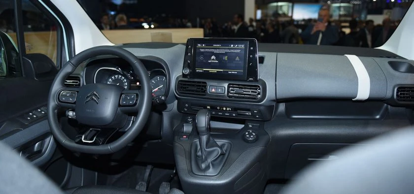 Citroen Berlingo PureTech 130 Shine Interiér