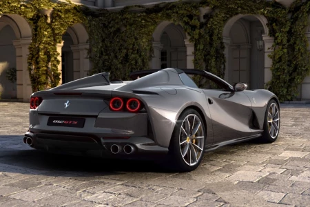 Miniaturansicht von Ferrari 812 Superfast Rückansicht