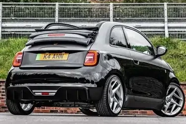 Miniaturansicht von Fiat 500eC La Prima Rückansicht