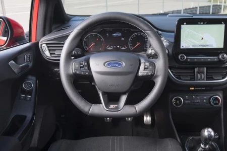 Miniaturansicht von Ford Fiesta 1.0 EcoBoost 125hp ST Line X Innere