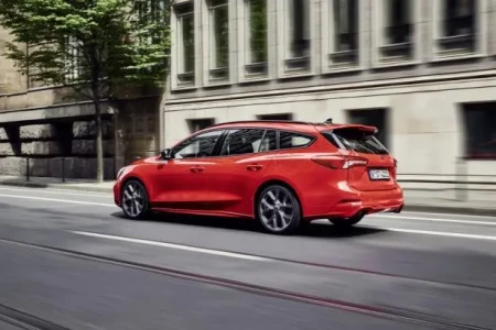 Miniaturansicht von Ford Focus Wagon 1.0 EcoBoost 125hp MHEV ST Line Business Vorderansicht