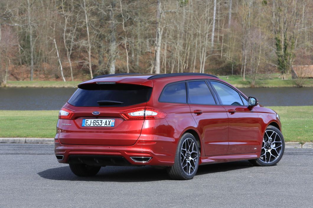 Ford Mondeo Wagon Hybride Vignale Rückansicht