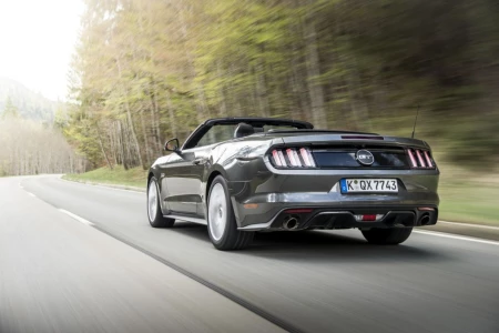Náhled Ford Mustang Convertible 2.3 EcoBoost Zadní pohled