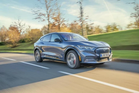 Miniaturansicht von Ford Mustang Mach-E Standard Range AWD Vorderansicht