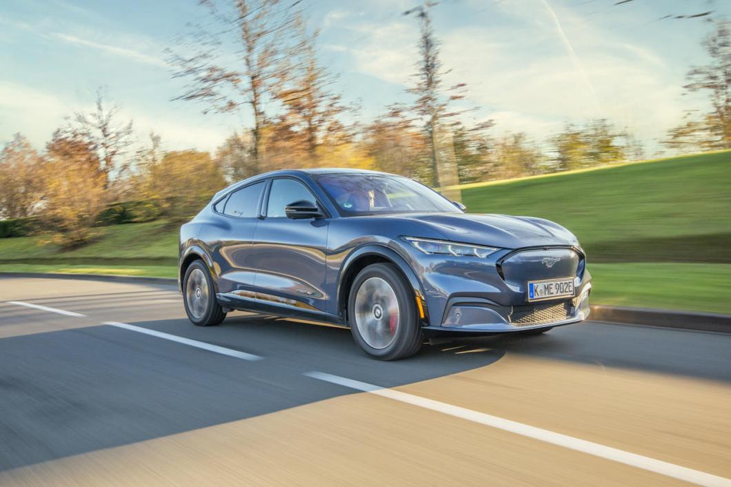 Ford Mustang Mach-E Standard Range AWD Vorderansicht