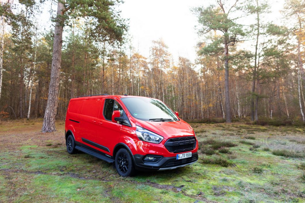 Ford Transit Custom L2H1 290 185hp Sport Vorderansicht