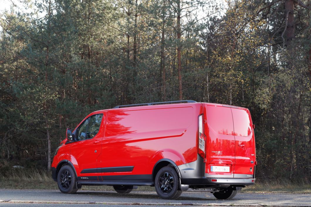 Ford Transit Custom L2H1 290 185hp Sport Rückansicht