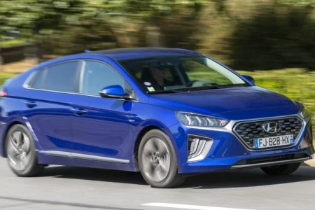 Miniaturansicht von Hyundai Ioniq 1.6 GDI PHEV Premium Sky Vorderansicht