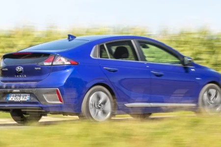 Miniaturansicht von Hyundai Ioniq 1.6 GDI PHEV Premium Sky Rückansicht