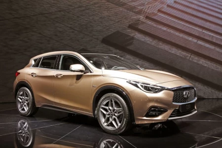 Miniaturansicht von Infiniti Q30 1.6t 115kW Luxe Tech Vorderansicht