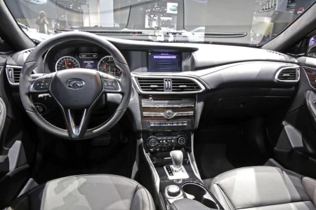 Miniaturansicht von Infiniti Q30 1.6t 115kW Luxe Tech Innere