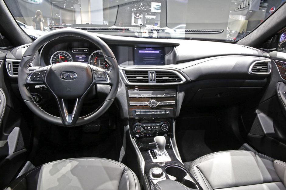 Infiniti Q30 1.6t 115kW Luxe Tech Innere