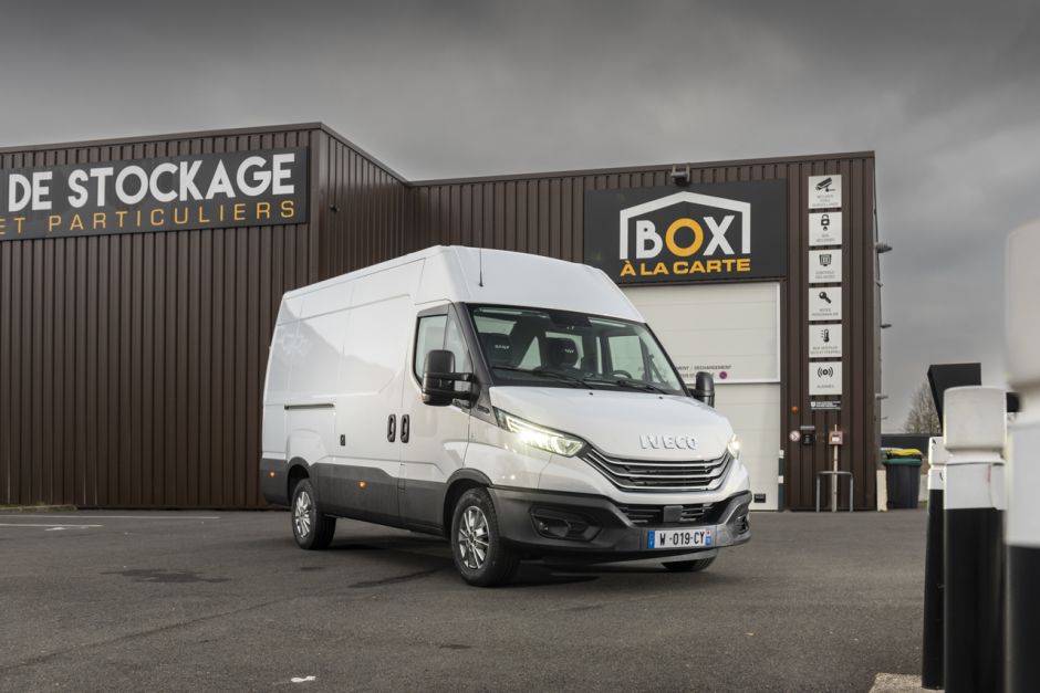 Iveco Daily 35S21V 3520L H2 3.0 Vorderansicht