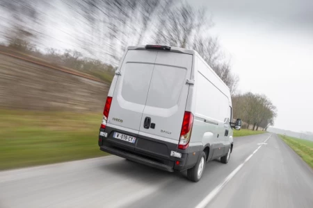 Miniaturansicht von Iveco Daily 35S21V 3520L H2 3.0 Rückansicht