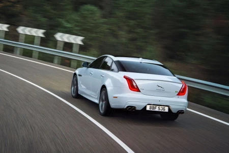 Miniaturansicht von Jaguar XJ 3.0D V6 XJ50 Rückansicht
