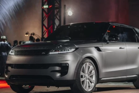 Miniaturansicht von Land Rover Range Rover Sport D350 HST Vorderansicht