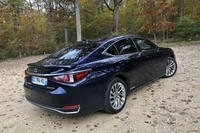 Miniaturansicht von Lexus ES 300h Comfort Line Rückansicht