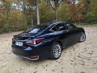Lexus ES 300h Comfort Line Rückansicht