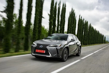 Miniaturansicht von Lexus UX 250h Comfort Line Vorderansicht