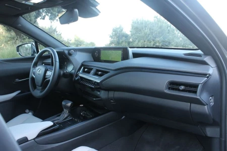 Miniaturansicht von Lexus UX 250h Comfort Line Innere