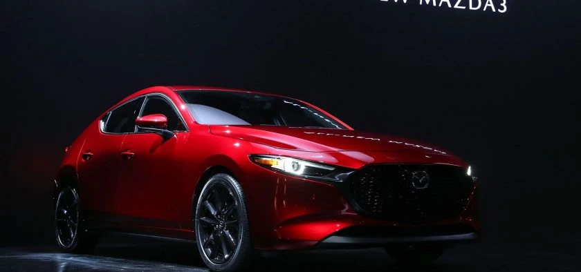 Mazda 3 SkyActiv-X 2.0 180 Luxury Vorderansicht