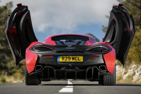 Miniaturansicht von McLaren Mclaren 540C Rückansicht