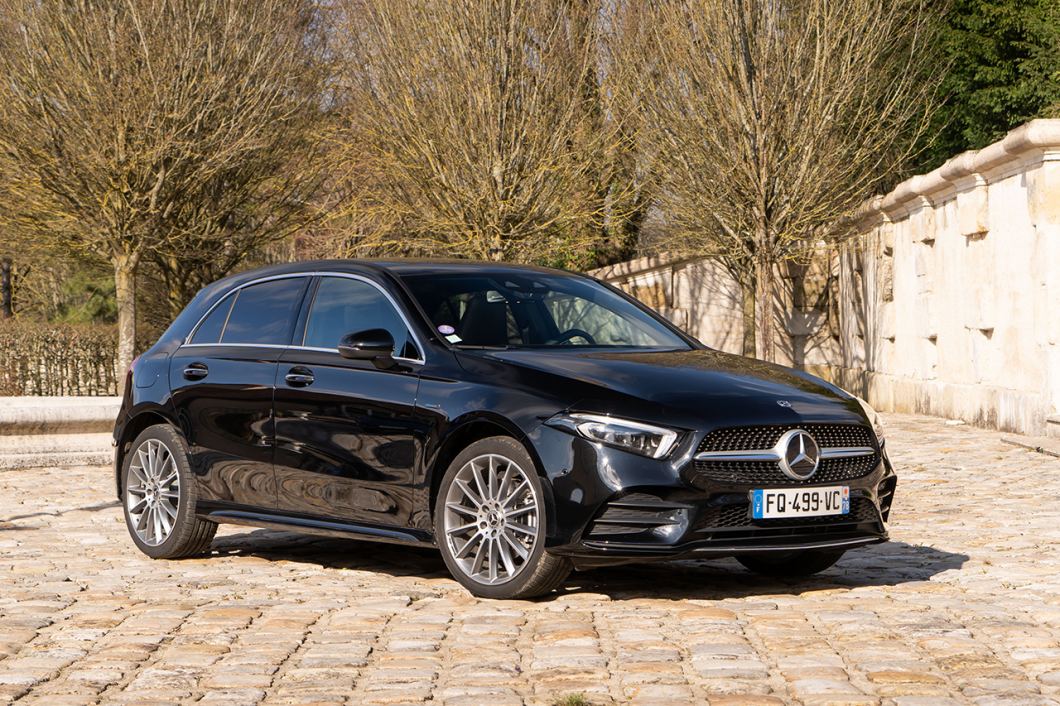 Mercedes-Benz A 250 E Business Solution Luxury Pohľad zpredu
