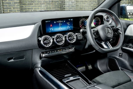 Miniaturansicht von Mercedes-Benz B 250 E Business Solution AMG Innere