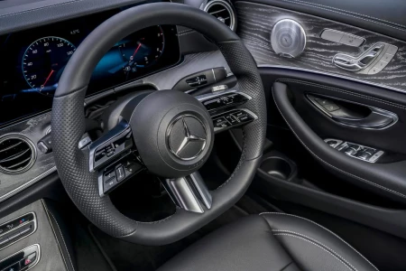 Miniaturansicht von Mercedes-Benz E 200 D Business Solution Innere