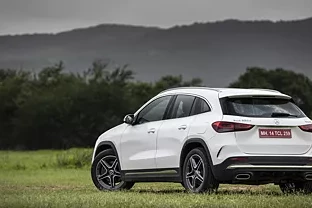 Miniaturansicht von Mercedes-Benz GLA 180 Business Solution Rückansicht