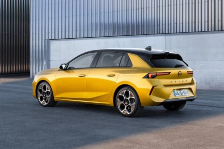 Miniaturansicht von Opel Astra 1.2 Turbo 130hp Business Elegance Rückansicht