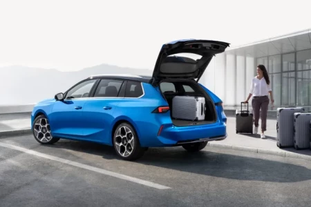 Miniaturansicht von Opel Astra Sports Tourer 1.2 Turbo 130hp Business Elegance Rückansicht