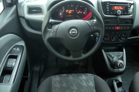 Miniaturansicht von Opel Combo Tour L2H1 1.2 Turbo 130hp Edition Innere