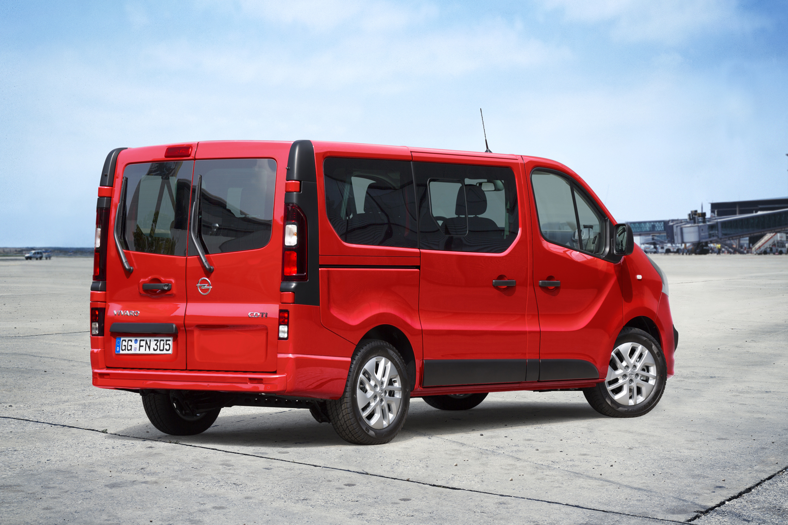 Opel Vivaro Combi L3H1 2.0 Diesel 122hp Rückansicht