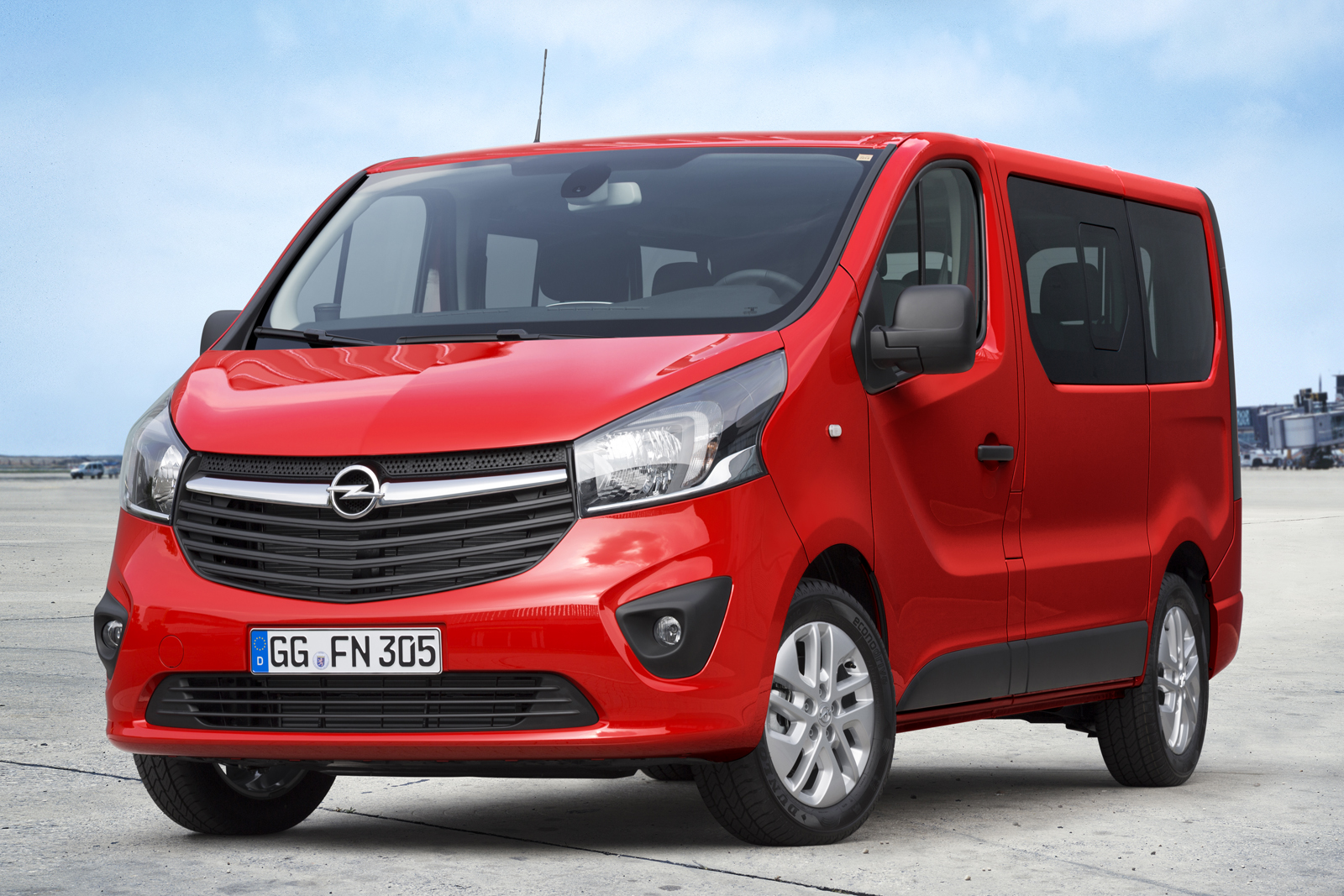 Opel Vivaro Combi L3H1 2.0 Diesel 122hp Vorderansicht